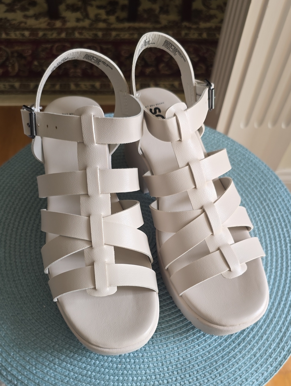 SO BRAND WOMEN'S CREAM ANKLE STRAP SPRING AND SUMMER CHUNKY SANDALS SIZE 8.5